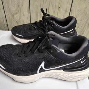 Nike Women's Invincible 2 USED W/DEFECT